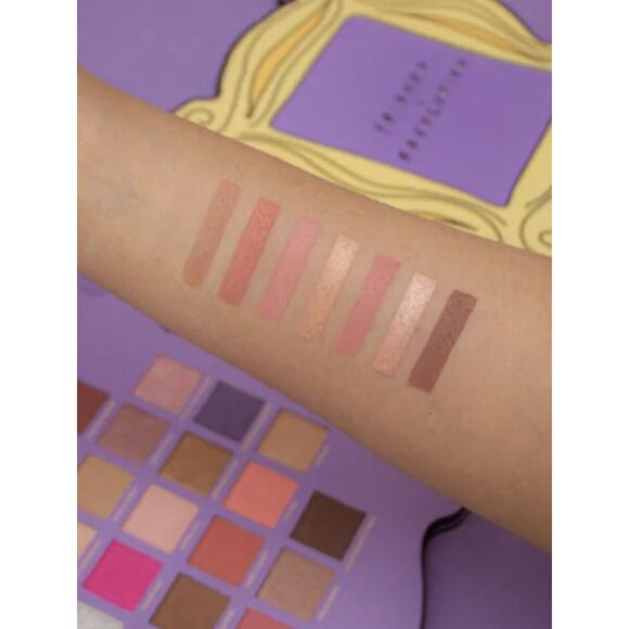 REVOLUTION Friends X Makeup Revolution Open The Door Eyeshadow Palette NIB - Picture 6 of 10